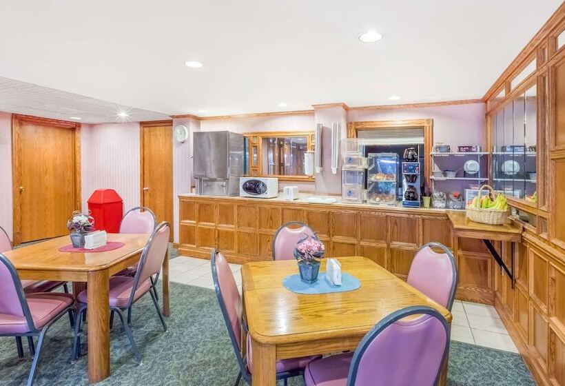 هتل Knights Inn & Suites South Sioux City