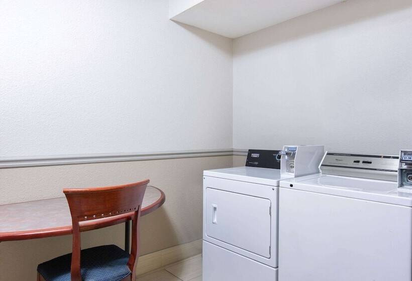 酒店 La Quinta Inn By Wyndham Lincoln