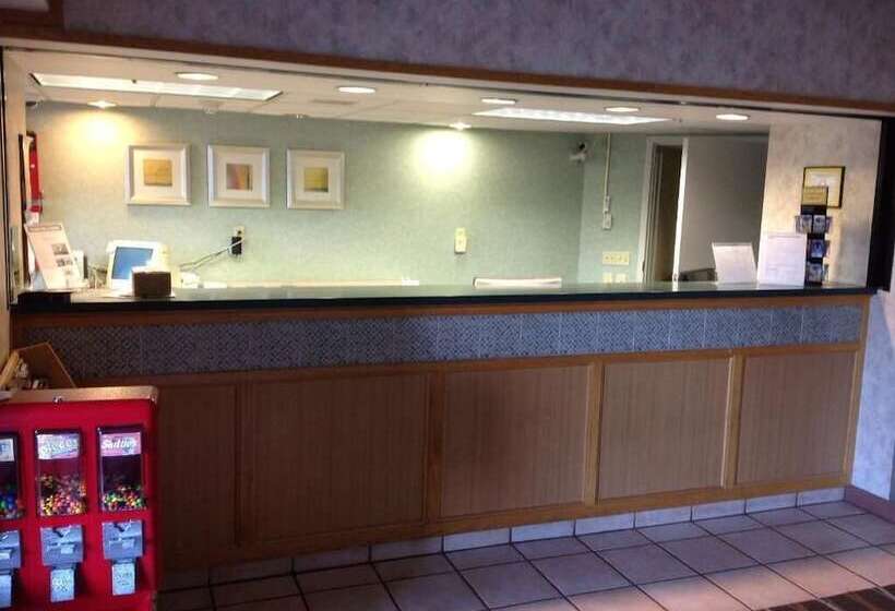 酒店 Plano Inn & Suites