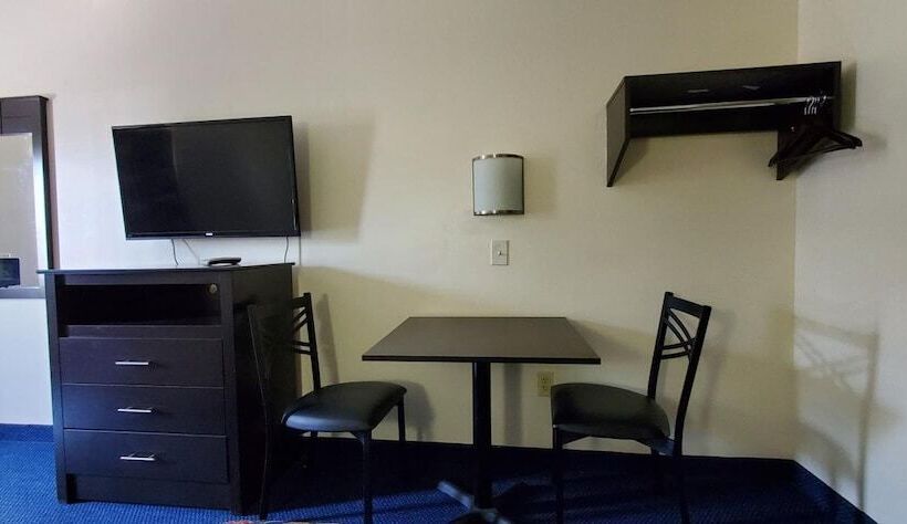 酒店 Plano Inn & Suites