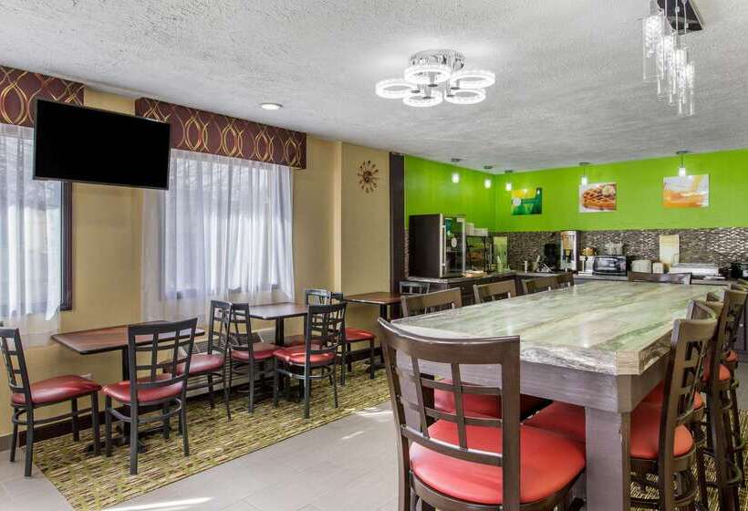 בית מלון כפרי Quality Inn Grand Rapids Near Downtown