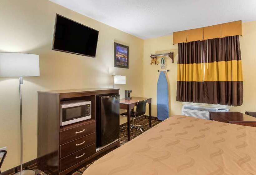 בית מלון כפרי Quality Inn Grand Rapids Near Downtown