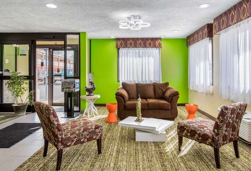 בית מלון כפרי Quality Inn Grand Rapids Near Downtown