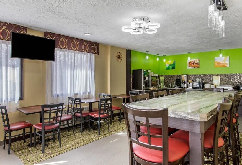בית מלון כפרי Quality Inn Grand Rapids Near Downtown