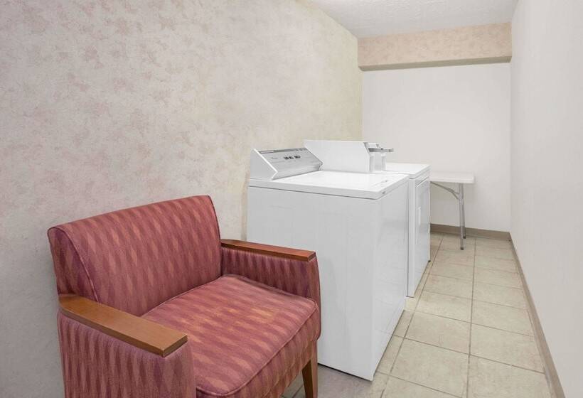 هتل Quality Inn Grand Rapids Near Downtown