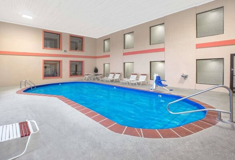 호텔 Quality Inn Grand Rapids Near Downtown