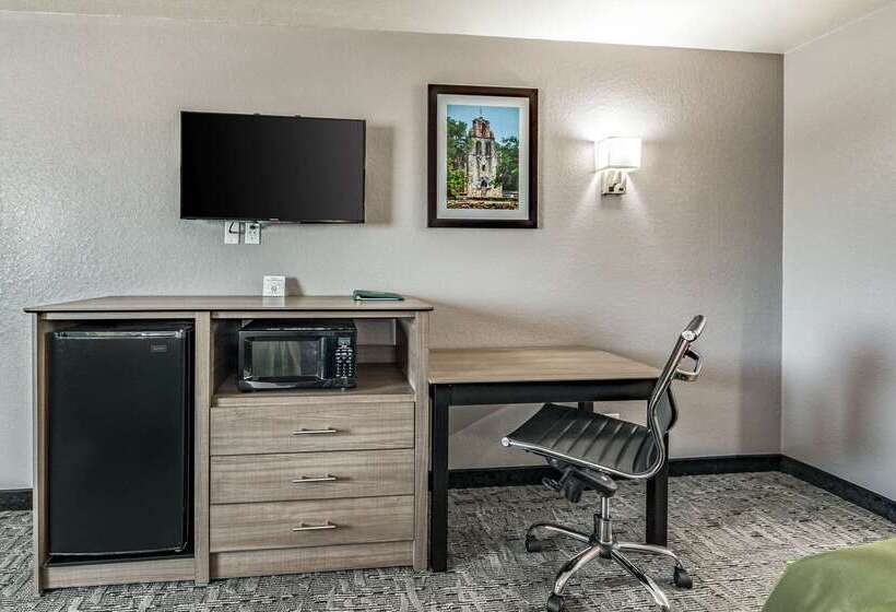 ホテル Quality Inn I 10 East Near Frost Bank Center