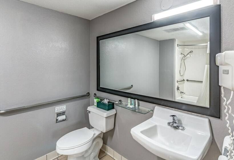 ホテル Quality Inn I 10 East Near Frost Bank Center