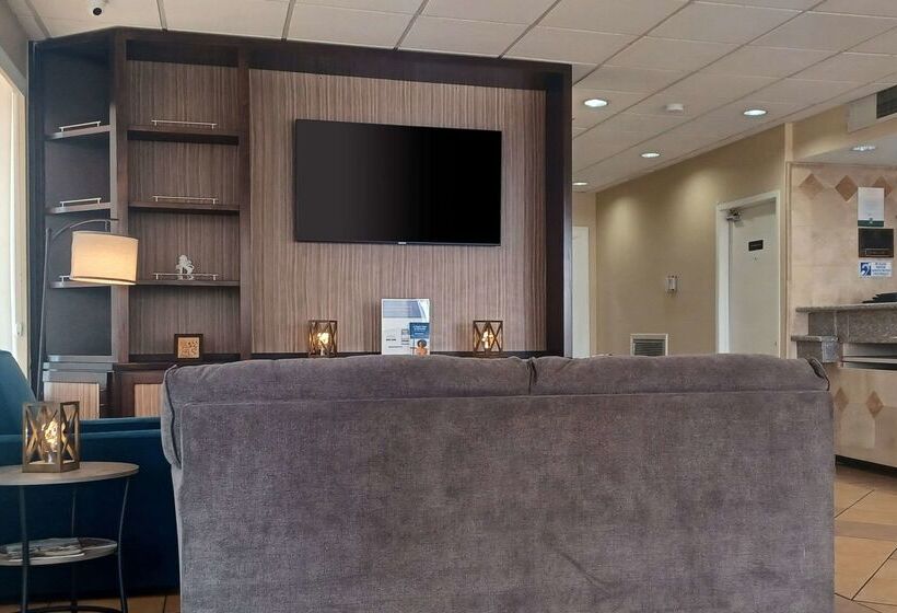 호텔 Quality Inn & Suites Airport