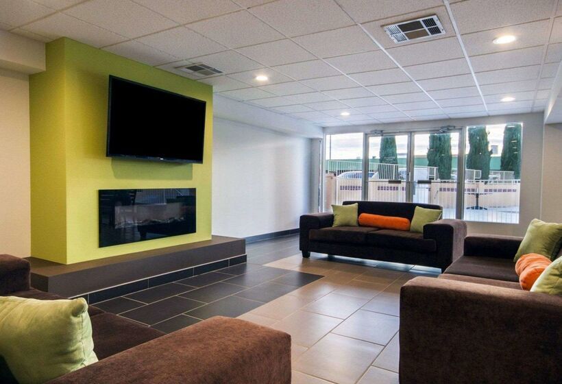 호텔 Quality Inn & Suites Airport