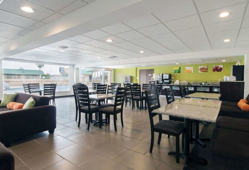 호텔 Quality Inn & Suites Airport