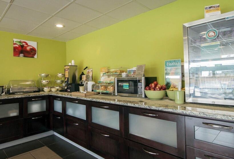 호텔 Quality Inn & Suites Airport