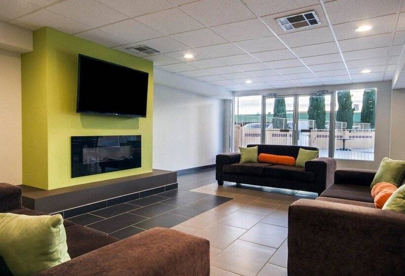 호텔 Quality Inn & Suites Airport