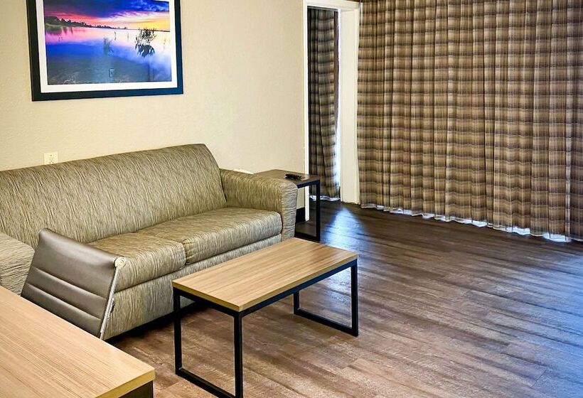 호텔 Quality Inn & Suites Airport