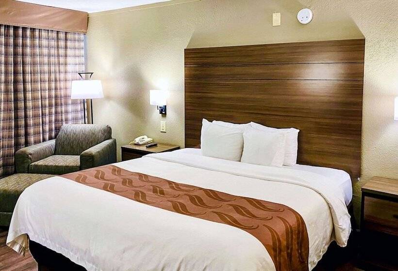 호텔 Quality Inn & Suites Airport