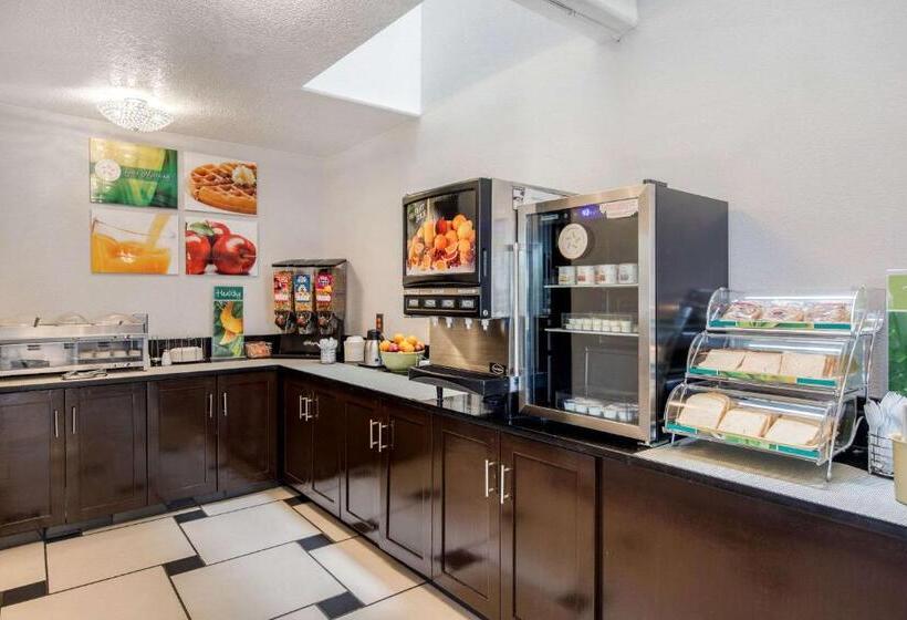 فندق Quality Inn & Suites Albuquerque North Near Balloon Fiesta Park