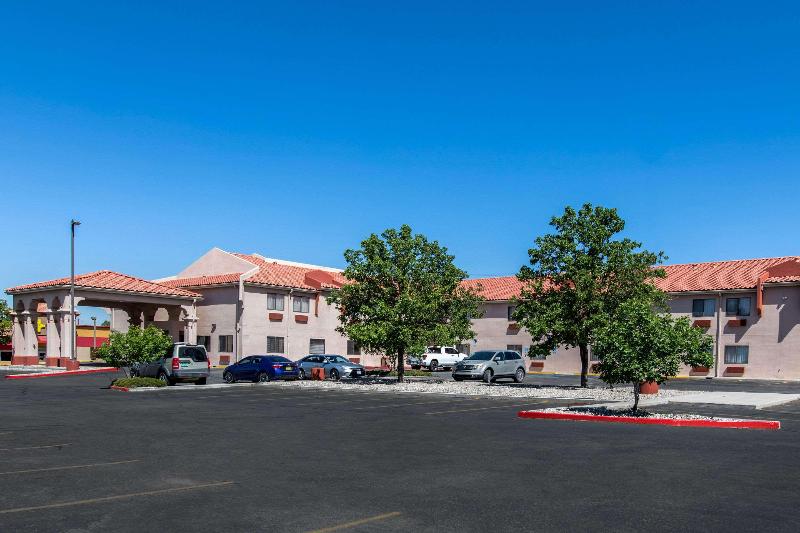 فندق Quality Inn & Suites Albuquerque North Near Balloon Fiesta Park