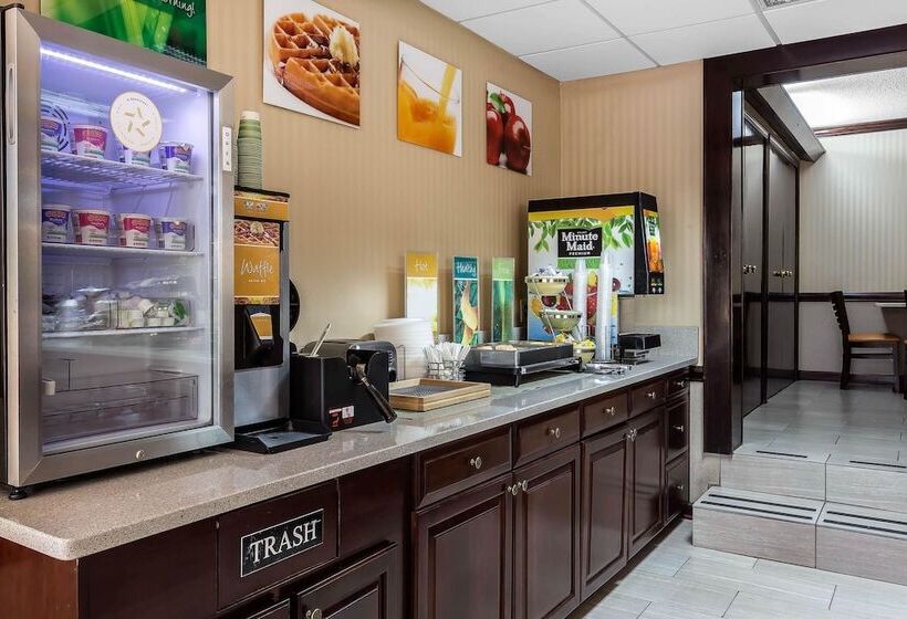 Отель Quality Inn & Suites Mooresvillelake Norman