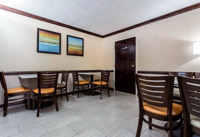 Отель Quality Inn & Suites Mooresvillelake Norman