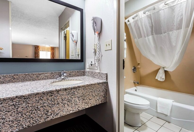 ホテル Quality Inn & Suites Mooresvillelake Norman