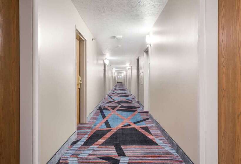 هتل Quality Inn & Suites West Omaha   Ne Linclon