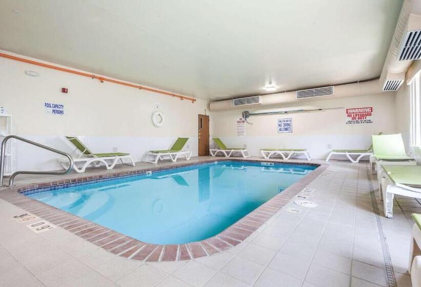 هتل Quality Inn & Suites West Omaha   Ne Linclon
