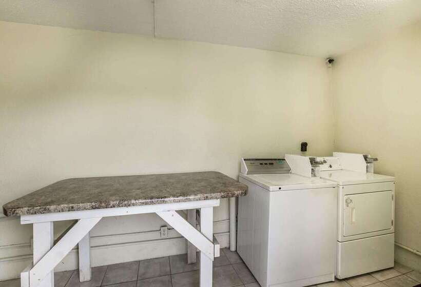 فندق Quality Inn & Suites Near Lake Eufaula