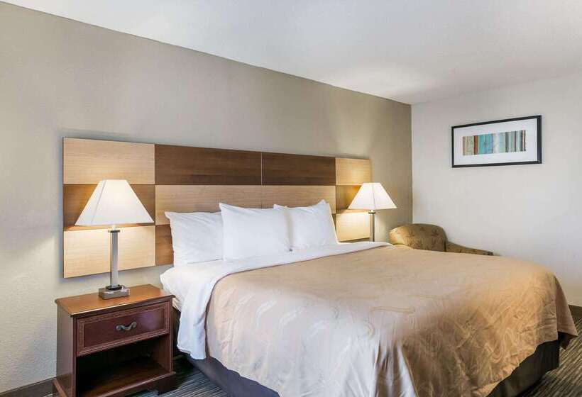 فندق Quality Inn & Suites Near Lake Eufaula