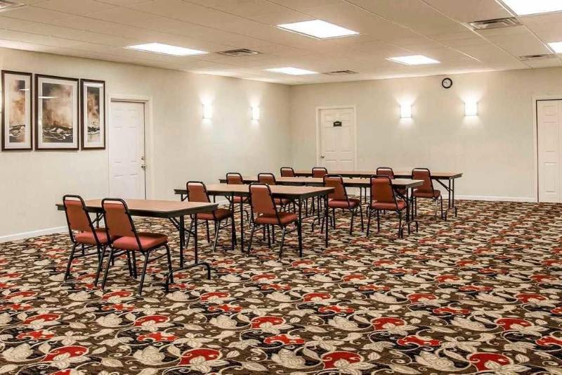 فندق Quality Inn & Suites Near Lake Eufaula
