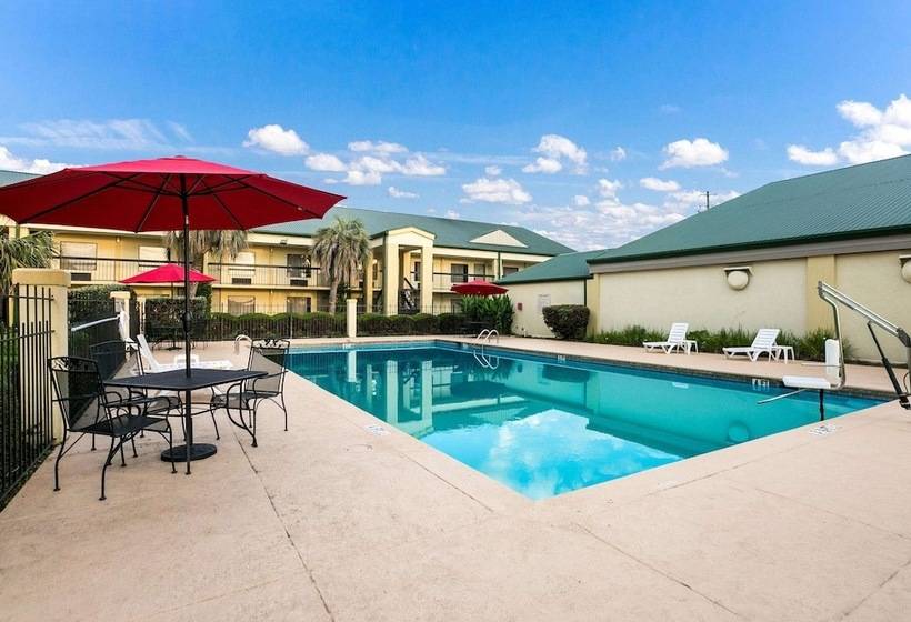 فندق Quality Inn & Suites Near Lake Eufaula