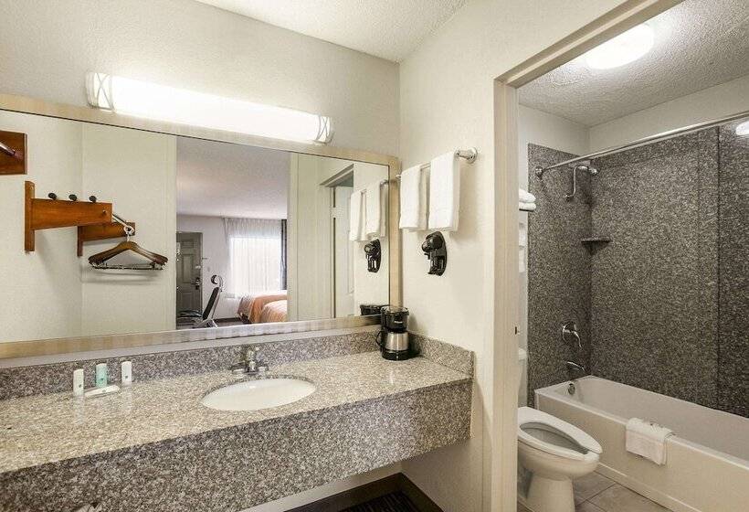 فندق Quality Inn & Suites Near Lake Eufaula