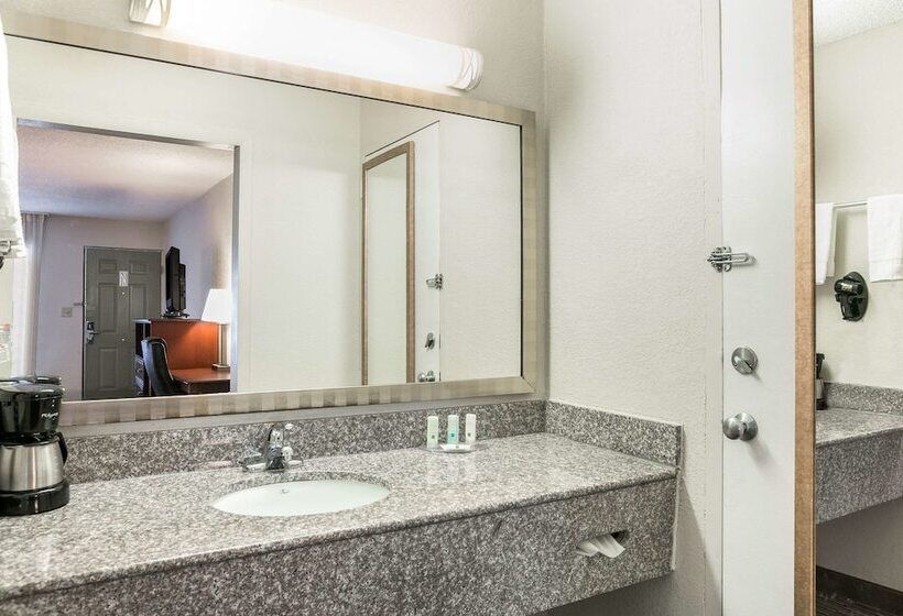 فندق Quality Inn & Suites Near Lake Eufaula