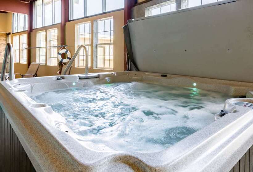 هتل Quality Inn & Suites Salina