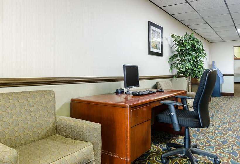 هتل Quality Inn & Suites Salina