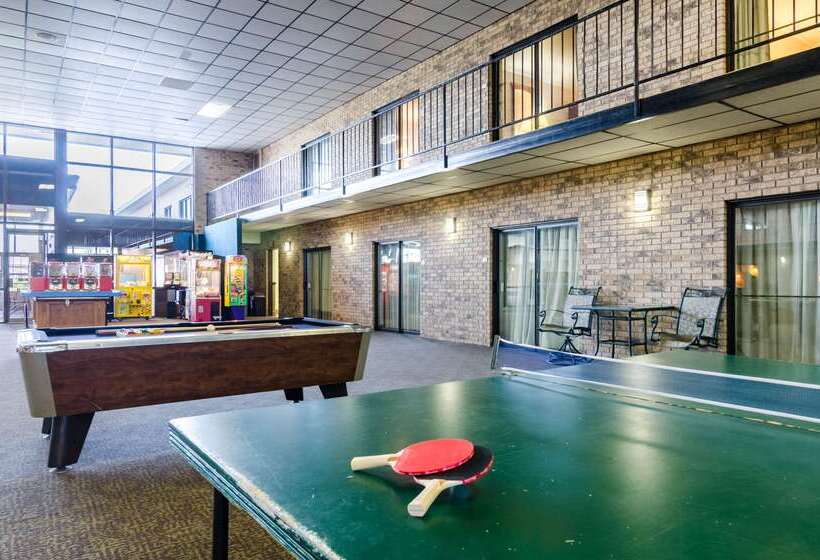 Отель Quality Inn & Suites Salina