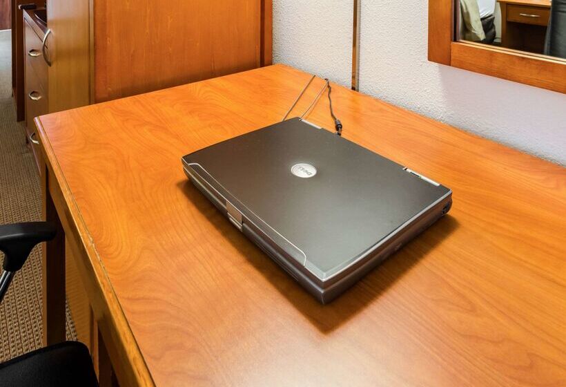 Отель Quality Inn & Suites Salina