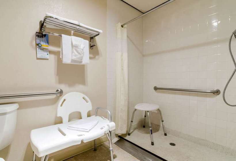 Отель Quality Inn & Suites Salina