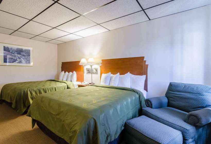 Отель Quality Inn & Suites Salina