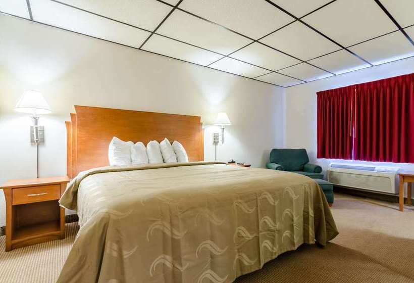 Отель Quality Inn & Suites Salina