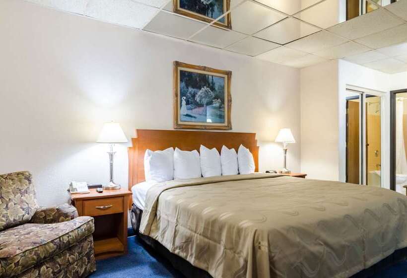 هتل Quality Inn & Suites Salina