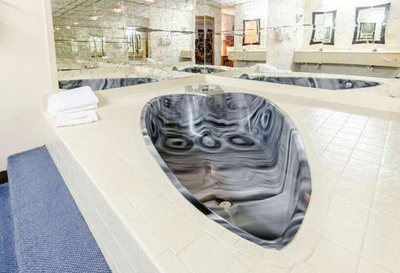 Отель Quality Inn & Suites Salina