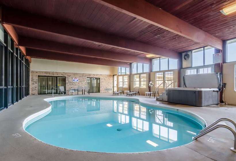 Отель Quality Inn & Suites Salina