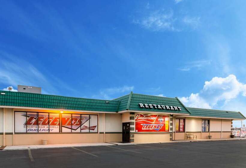 Отель Quality Inn & Suites Salina