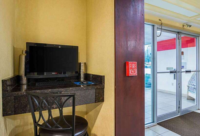 فندق Quality Suites Atlanta Airport East