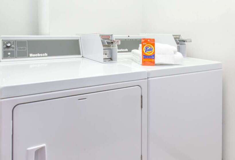 בית מלון כפרי Ramada By Wyndham Bolingbrook