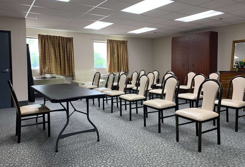 בית מלון כפרי Ramada By Wyndham Bolingbrook