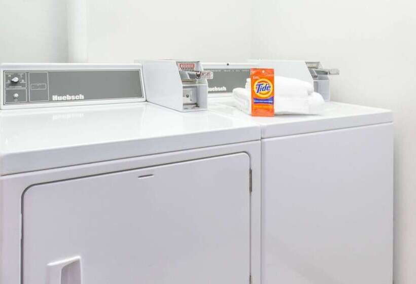 בית מלון כפרי Ramada By Wyndham Bolingbrook