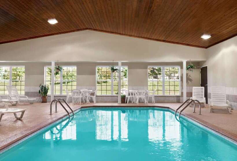 Отель Ramada By Wyndham Elizabethtown