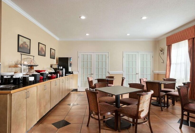 Отель Ramada By Wyndham Elizabethtown