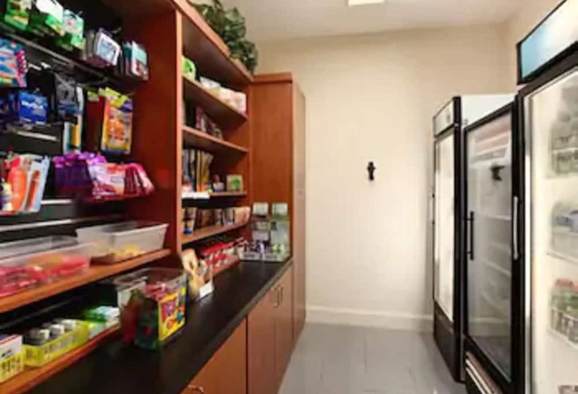 Отель Ramada By Wyndham Elizabethtown